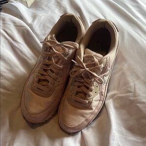 Nike AirMax 90 in Rose Gold